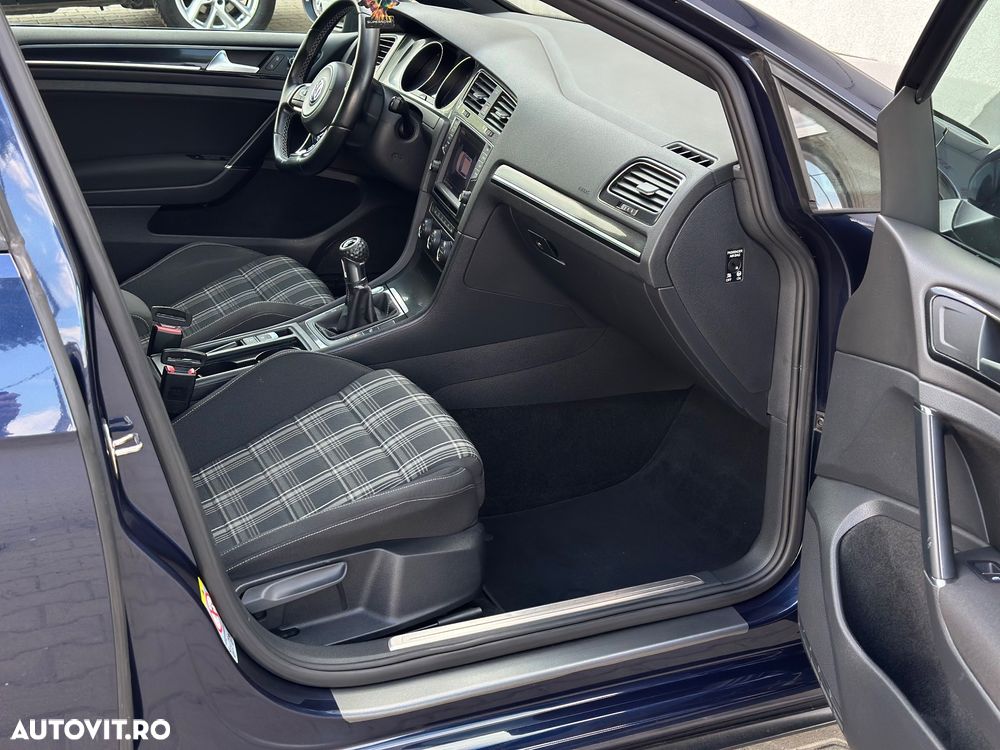 Volkswagen Golf 2.0 TDI GTD - 9