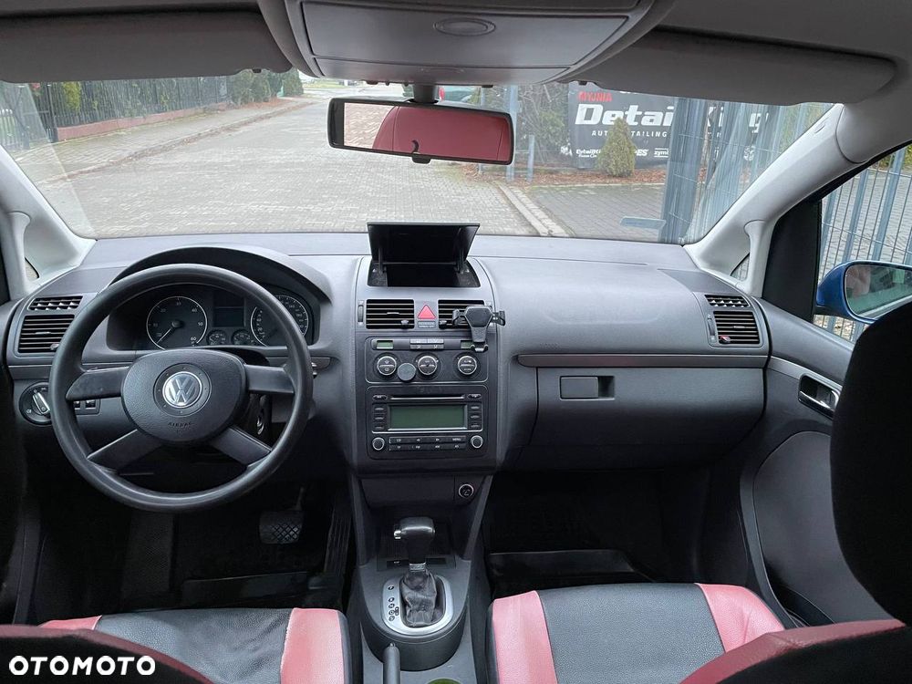 Volkswagen Touran 1.9 TDI Conceptline DSG - 23