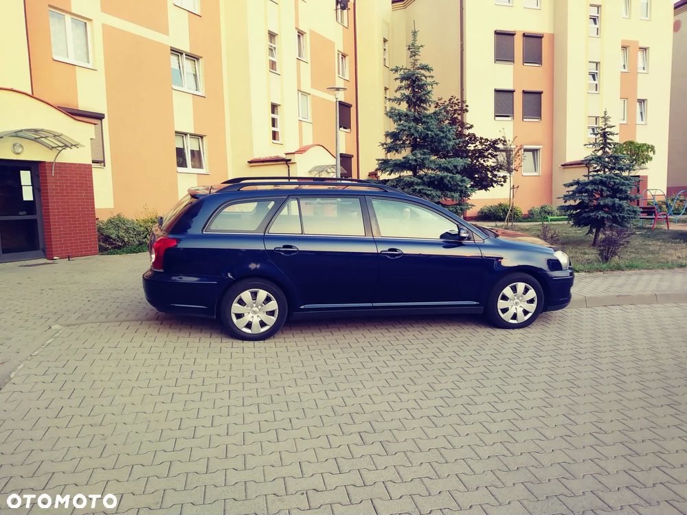 Toyota Avensis 2.0 D-4D Luna - 1