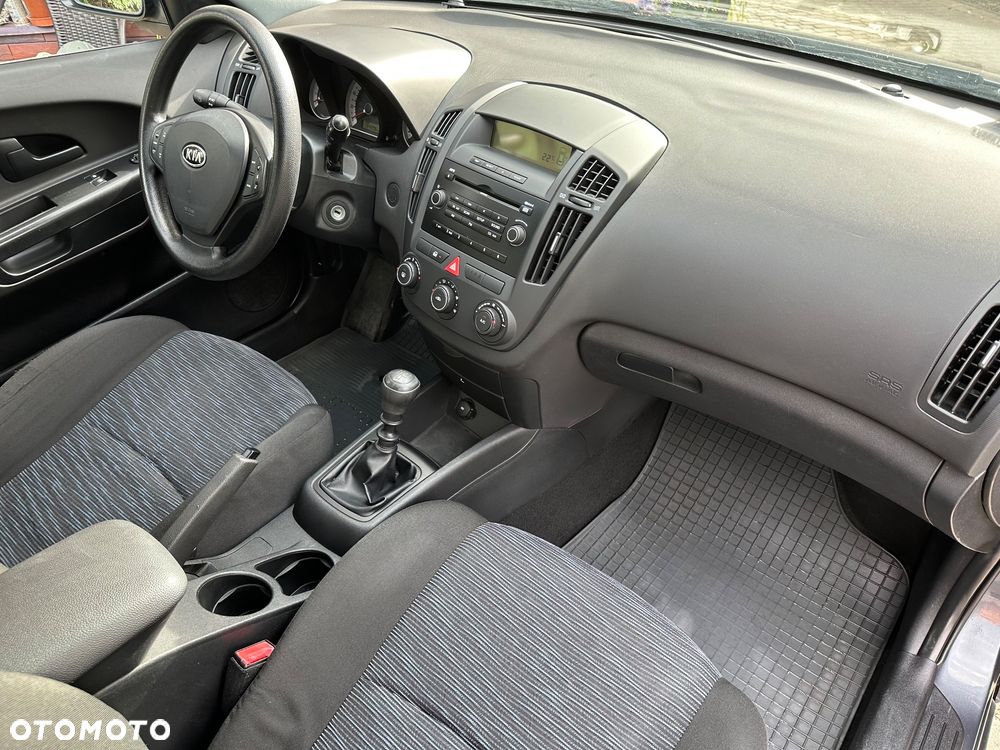 Kia Ceed - 13