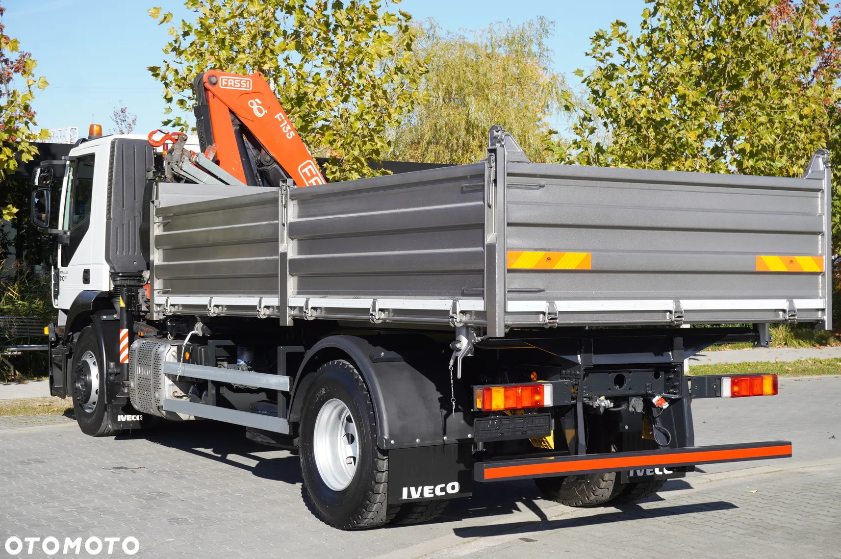 Iveco Stralis 310 E6 / NOWA Wywrotka 3-stronna / Dźwig Fassi F135 z pilotem - 9