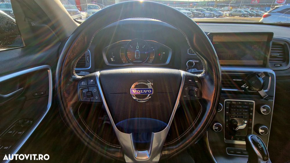 Volvo V60 D6 Plug-In-Hybrid AWD Geartronic Summum - 18