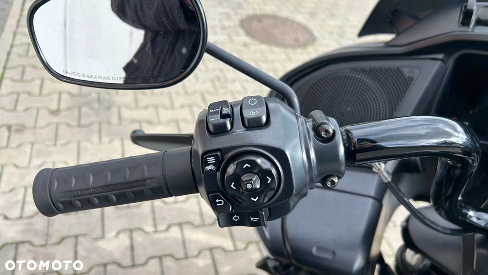 Harley-Davidson Touring Road Glide - 12