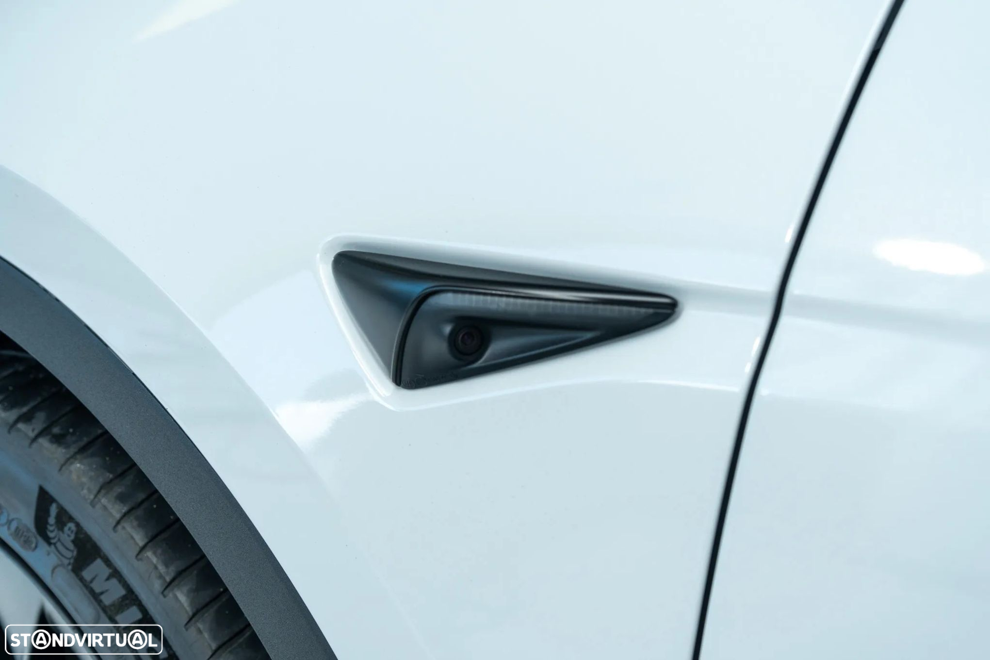 Tesla Model Y Long Range Dual Motor AWD - 16