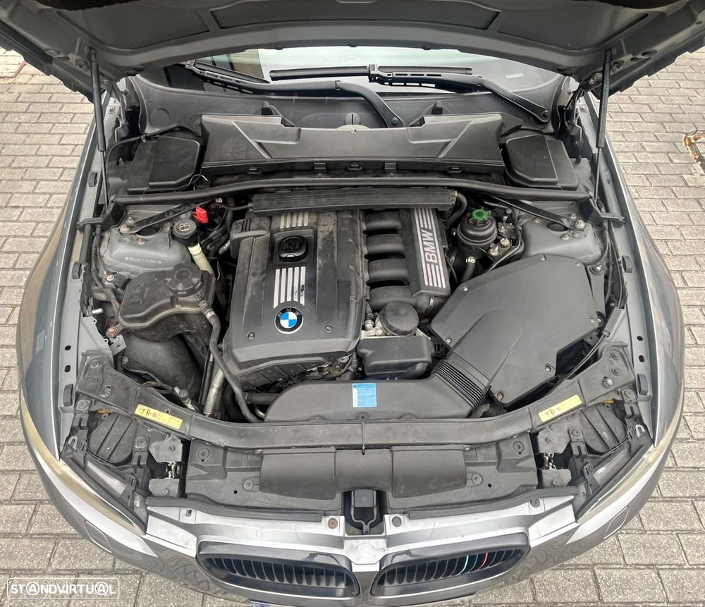 BMW 330 i - 12