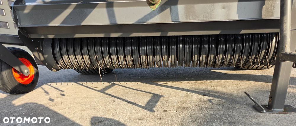 Claas Variant 480 RF - 11