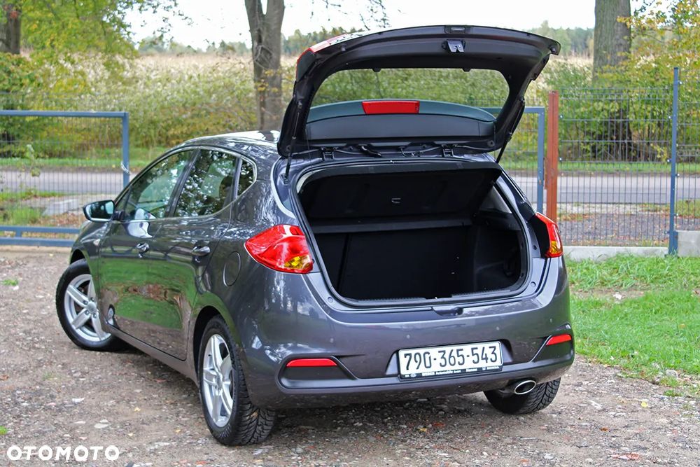 Kia Ceed 1.6 CRDi 128 Fifa World Cup Edition - 34