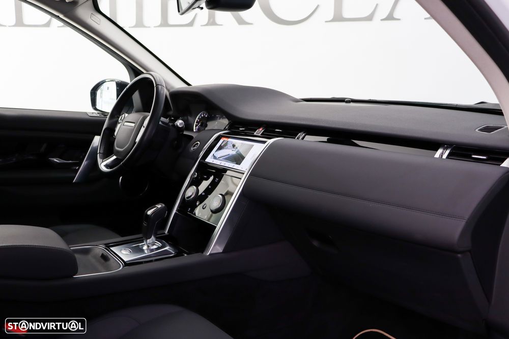 Land Rover Discovery Sport P300e Dynamic SE - 30