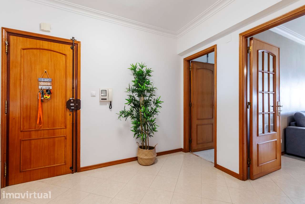 Apartamento T2 c/ Varanda e 2 Marquises na Rua Marquês de Pombal, Cacé - Grande imagem: 4/44