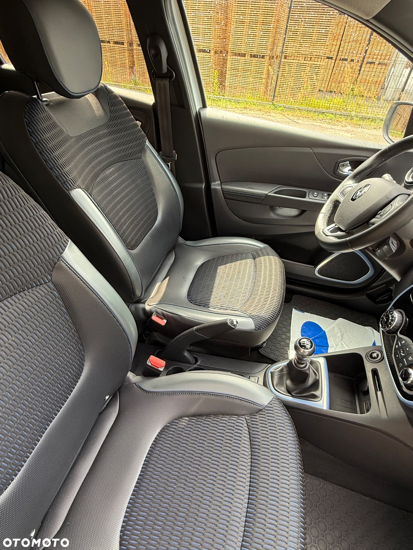 Renault Captur 1.2 Energy TCe Limited - 25