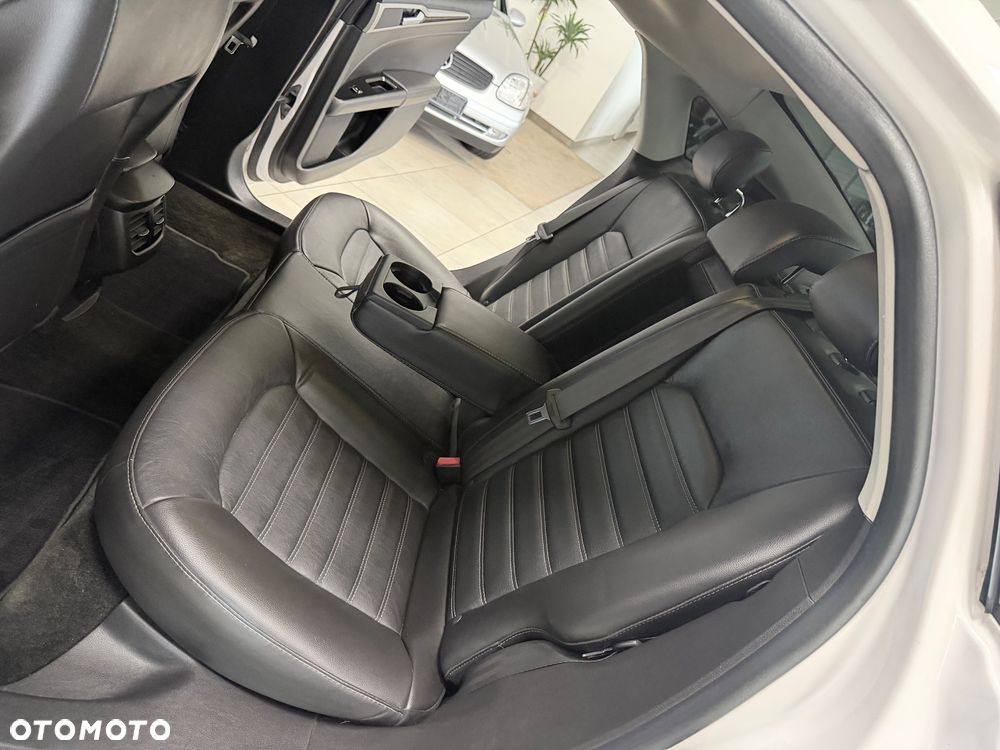 Ford Fusion - 24