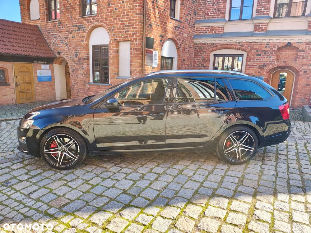 Skoda Octavia Combi 2.0 TDI RS - 35