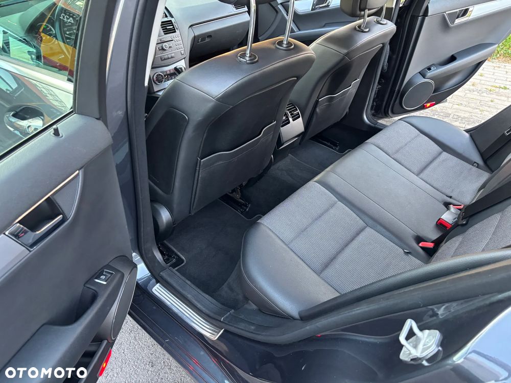 Mercedes-Benz Klasa C 200 T CGI Automatik BlueEFFICIENCY Avantgarde - 20