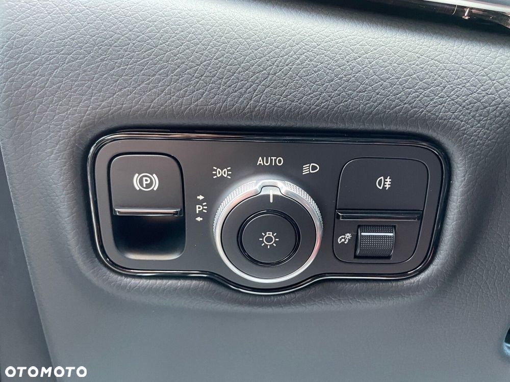 Mercedes-Benz Klasa V - 23