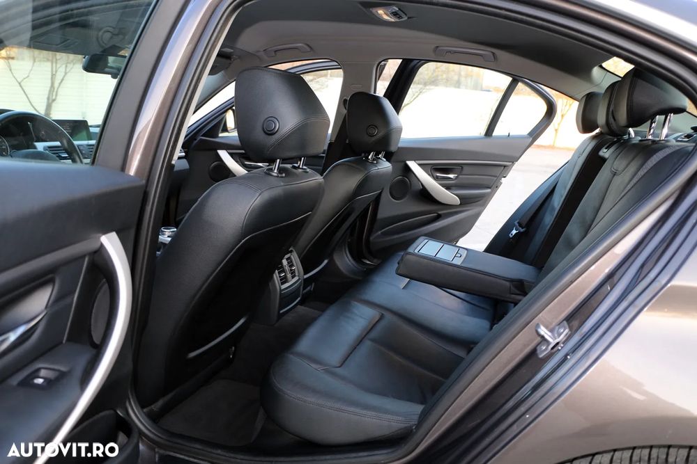 BMW Seria 3 320d Aut. - 14