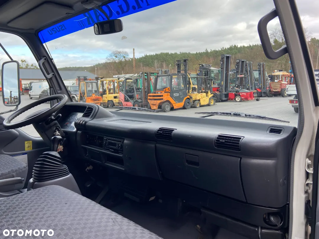 Isuzu NPR 85-5DX - 35