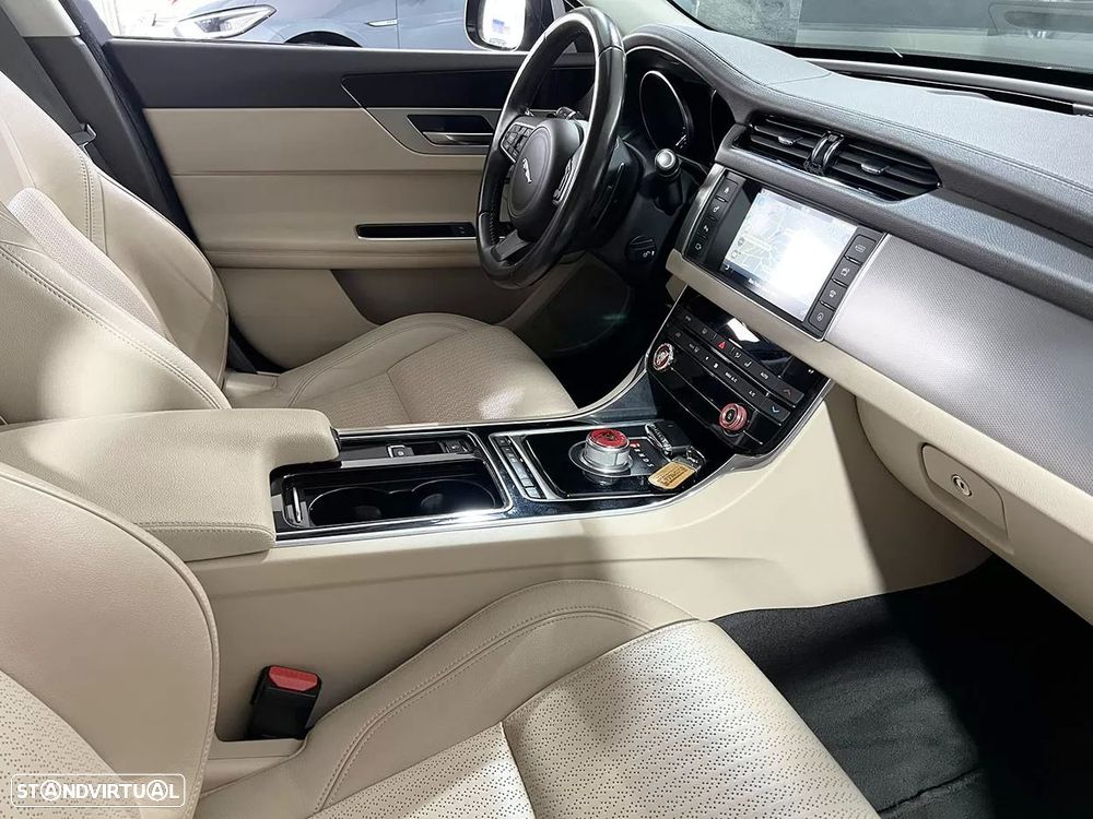 Jaguar XF 2.0 D Prestige Aut. - 15