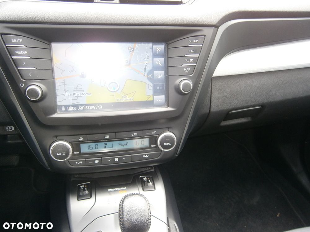 Toyota Avensis 1.8 Sol MS - 12