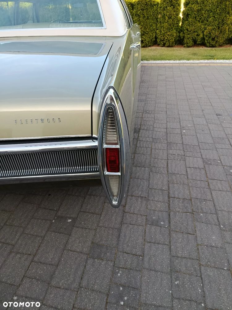 Cadillac Deville - 11
