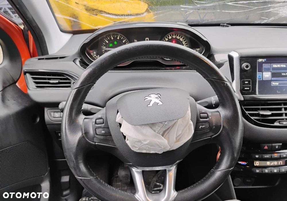 Peugeot 208 - 13