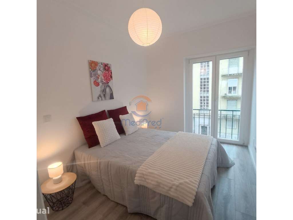 Apartamento T3 TOTALMENTE RENOVADO com 2 Varandas | Benfica - Grande imagem: 5/9