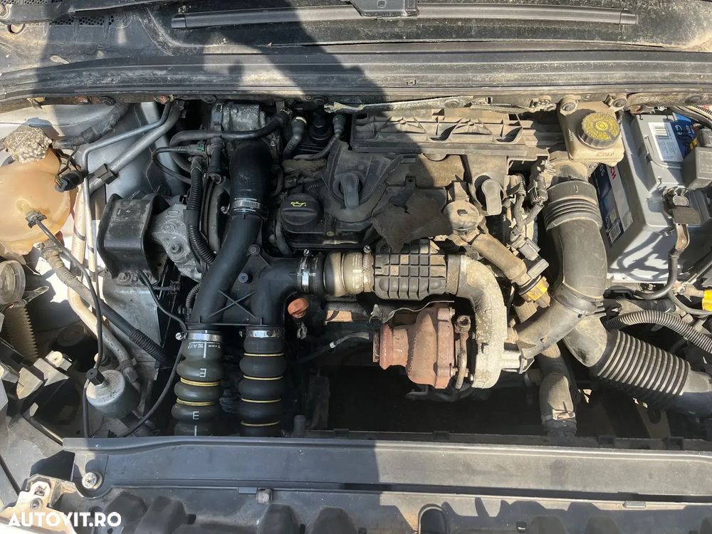 Dezmembrez Peugeot 308 hatchback 2012 1,6HDI facelift gri argintiu - 6