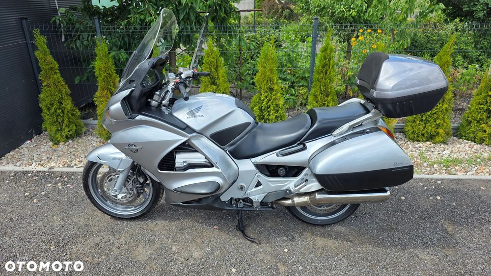 Honda ST - 9