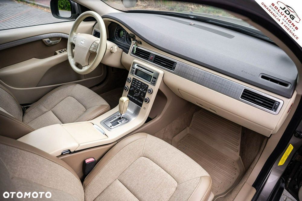 Volvo XC 70 - 23