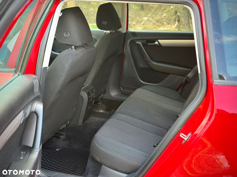 Volkswagen Passat 1.6 TDI DPF BlueMot Trendline - 8