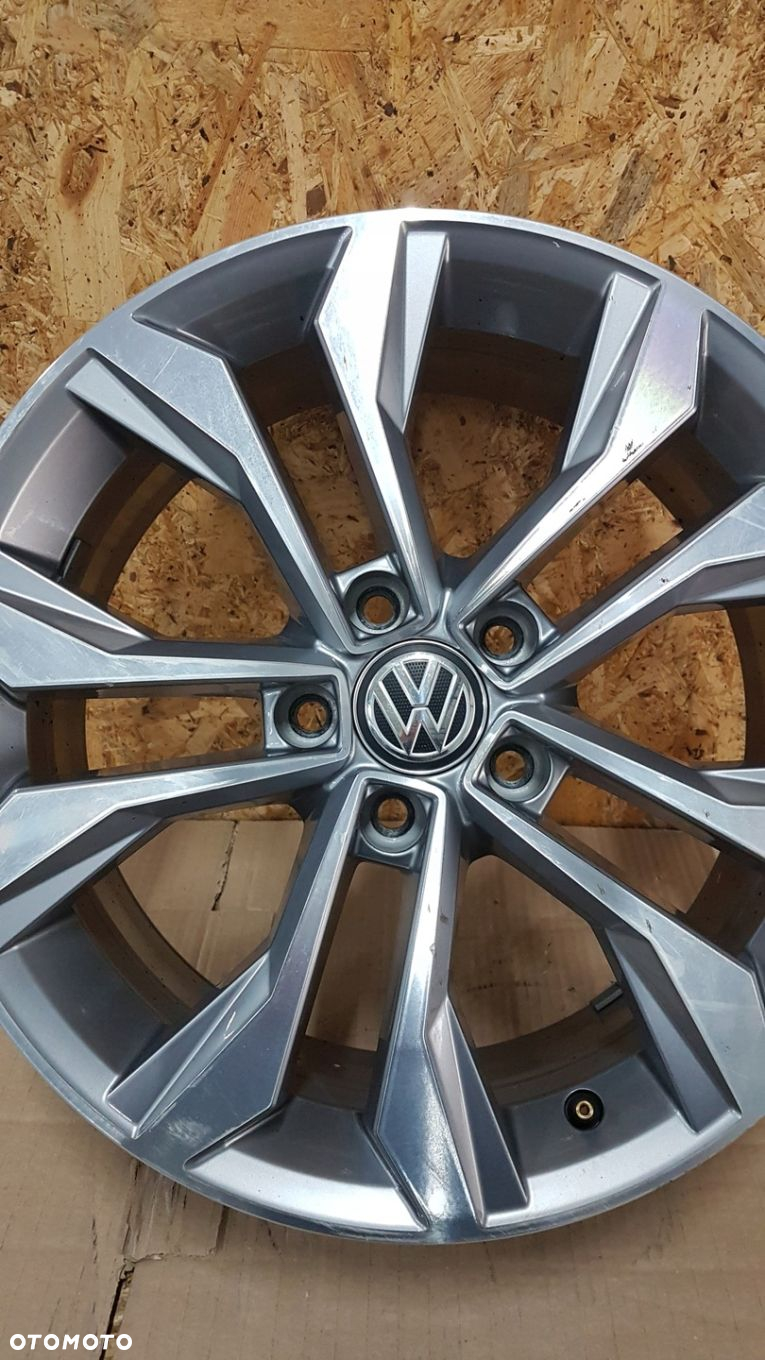 FELGA VW PASSAT B8 7Jx17 ET40 - 4
