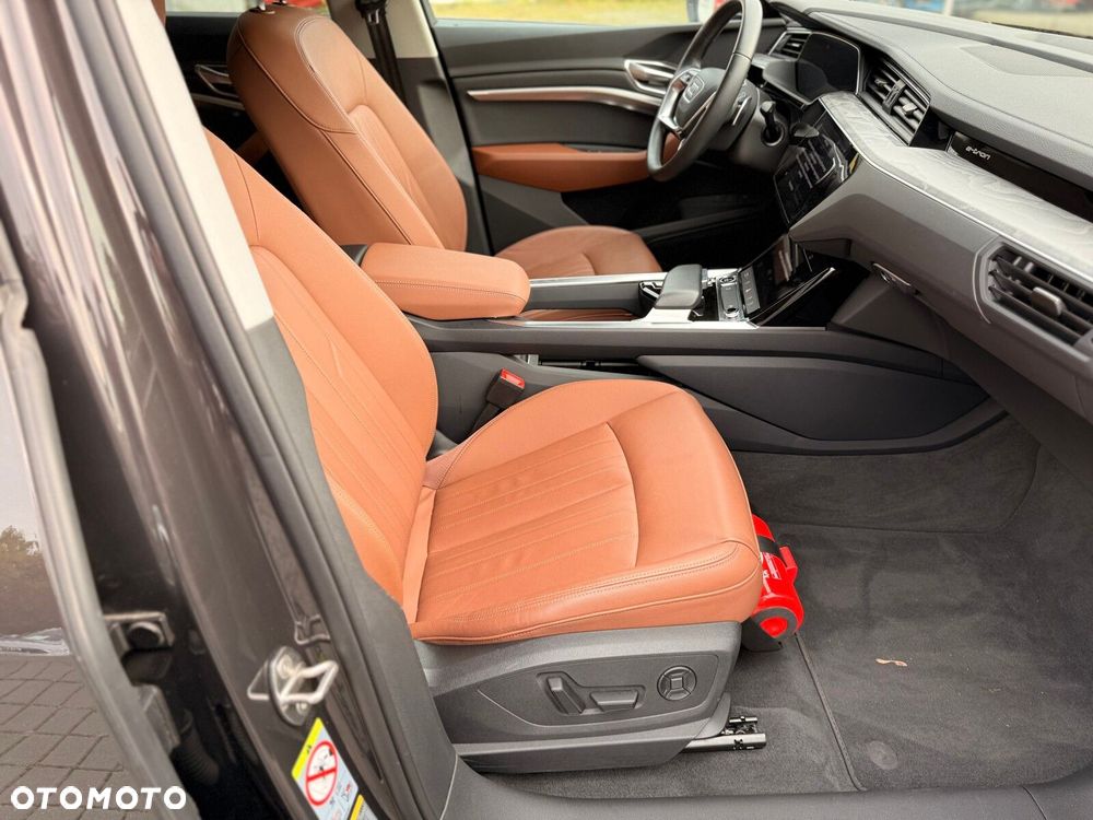 Audi Q8 Sportback e-tron - 23