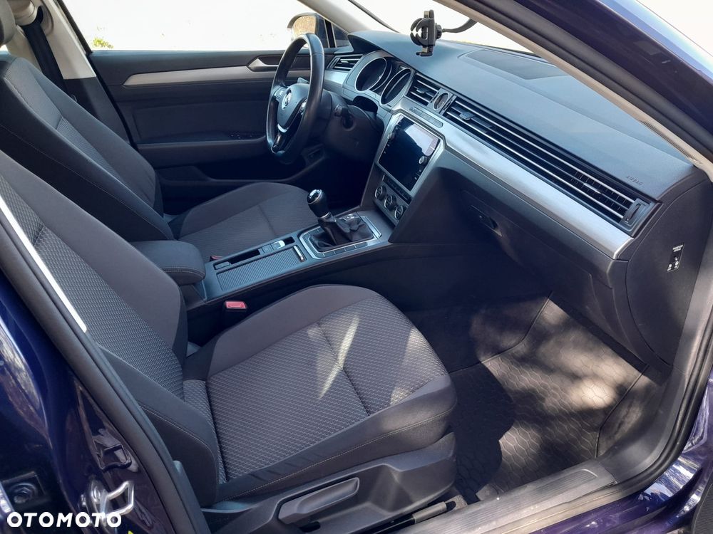 Volkswagen Passat - 28