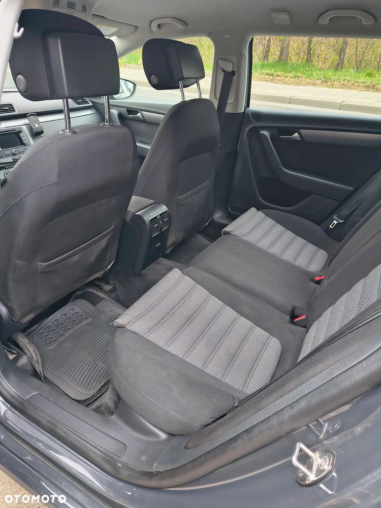 Volkswagen Passat 2.0 TDI Comfortline - 12