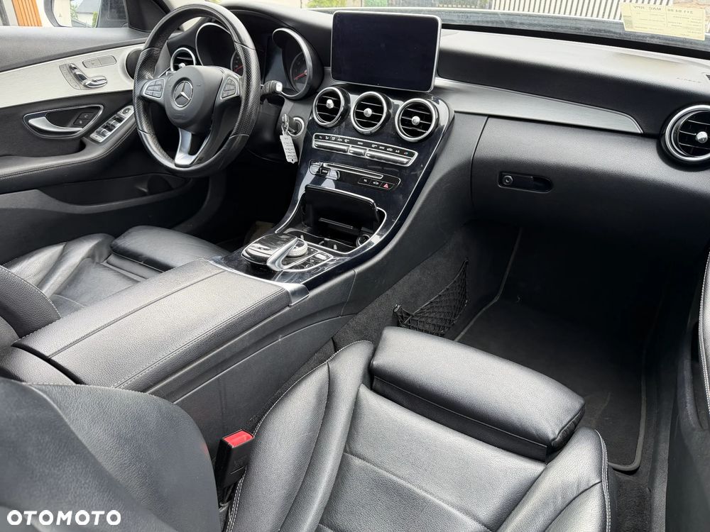Mercedes-Benz Klasa C 200 7G-TRONIC Exclusive - 22