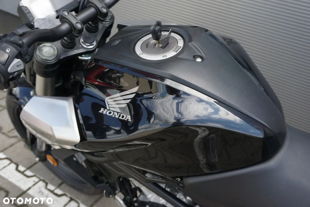 Honda CB - 12