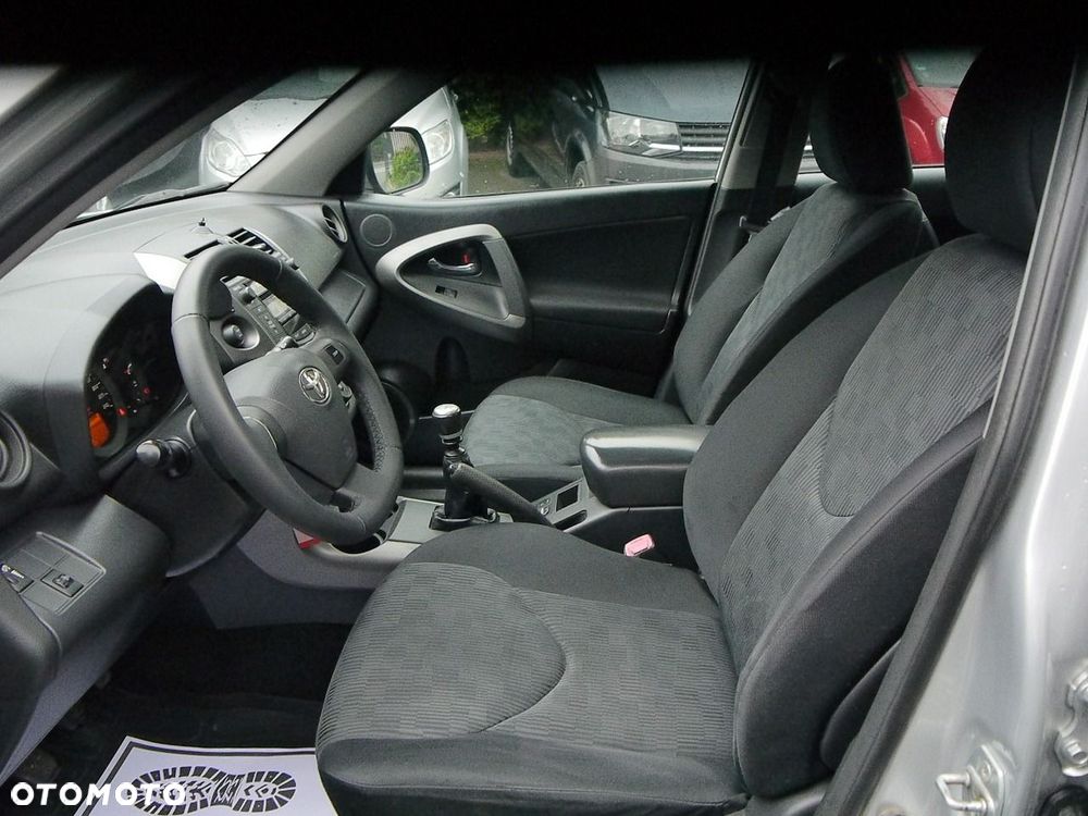 Toyota RAV4 2.2 D-4D 4x4 Sol - 29
