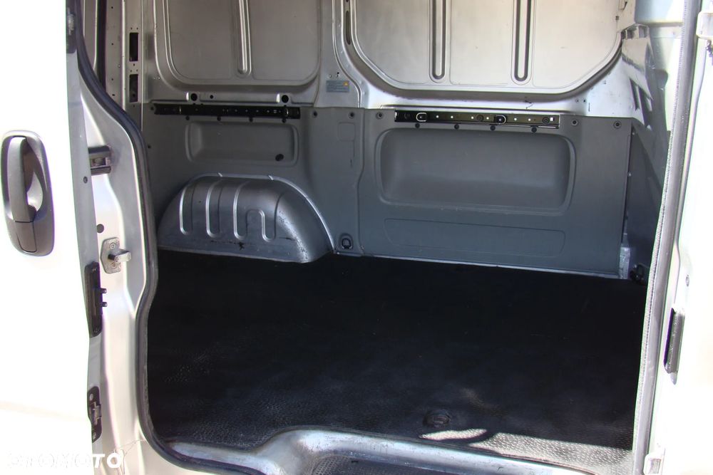 Opel Vivaro - 14