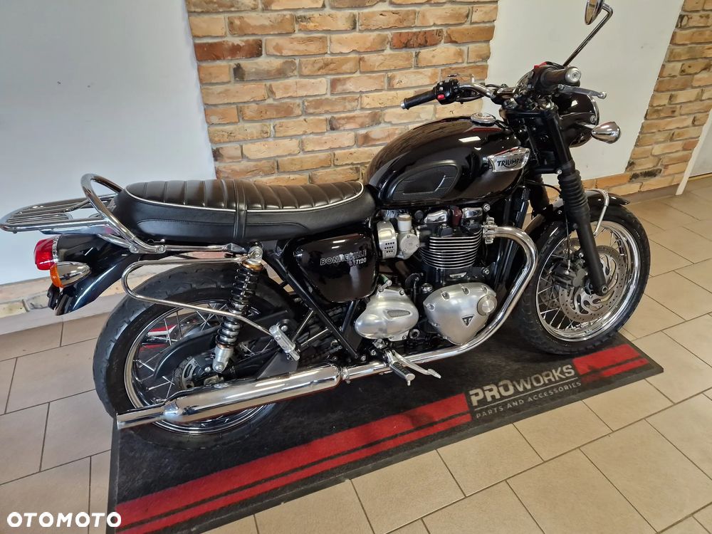 Triumph Bonneville - 19