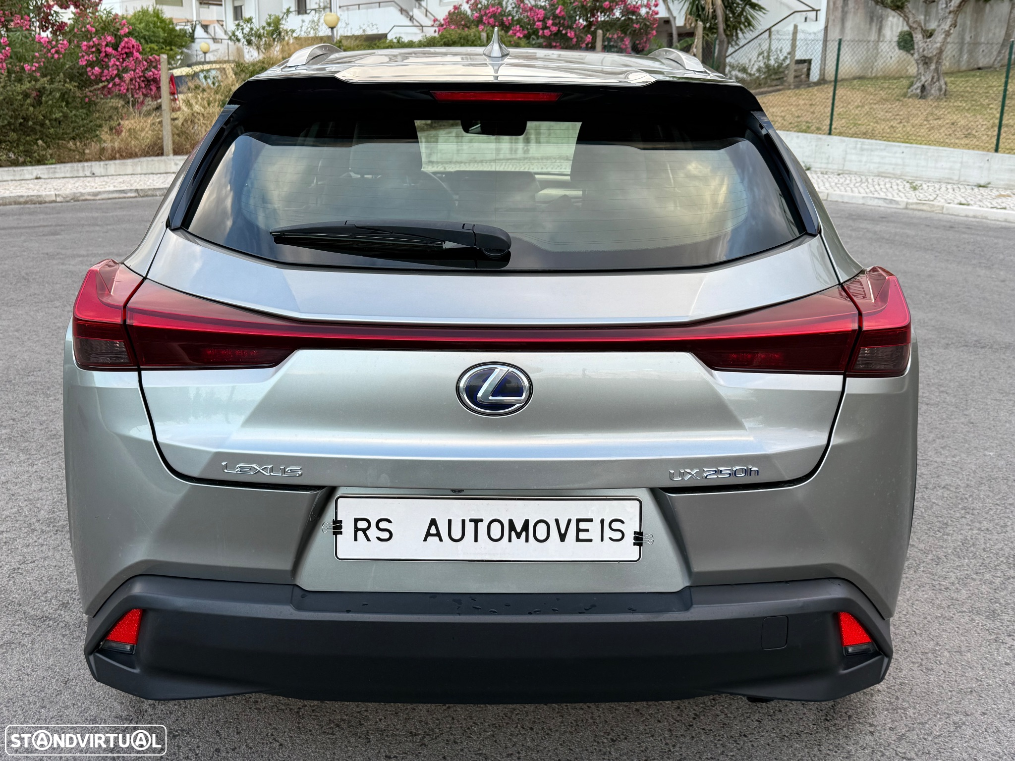 Lexus UX 250h Business - 15