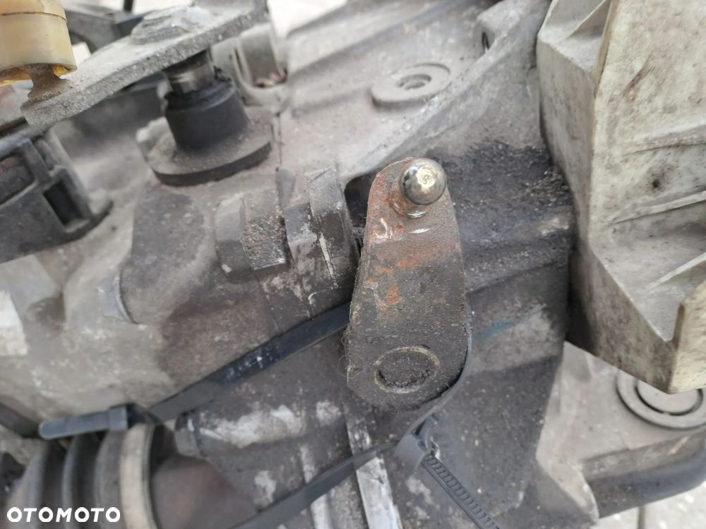 Peugeot 207 1.4 silnik kompletny kod KFU - 19