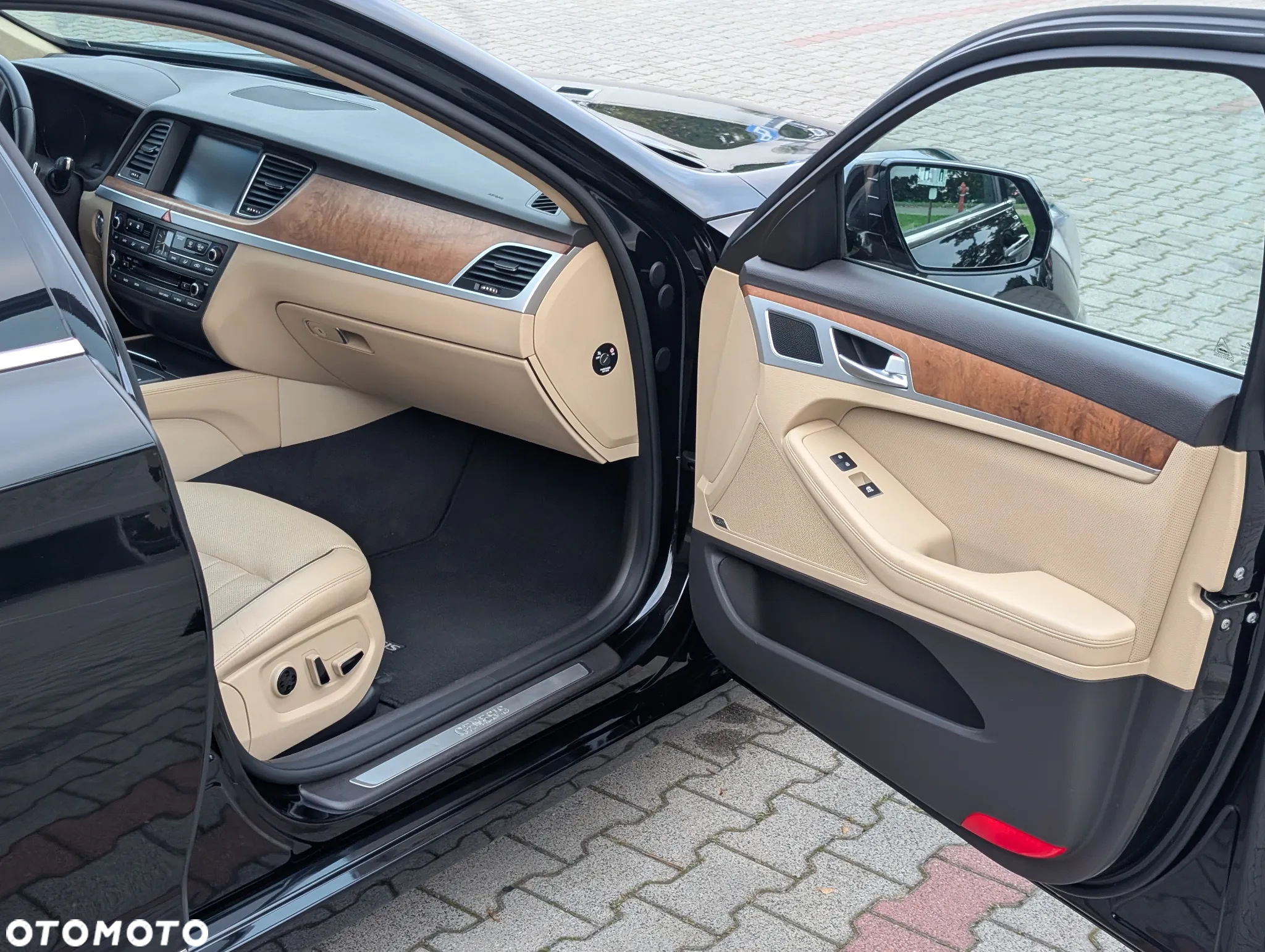 Hyundai Genesis 3.8 V6 GDI - 25