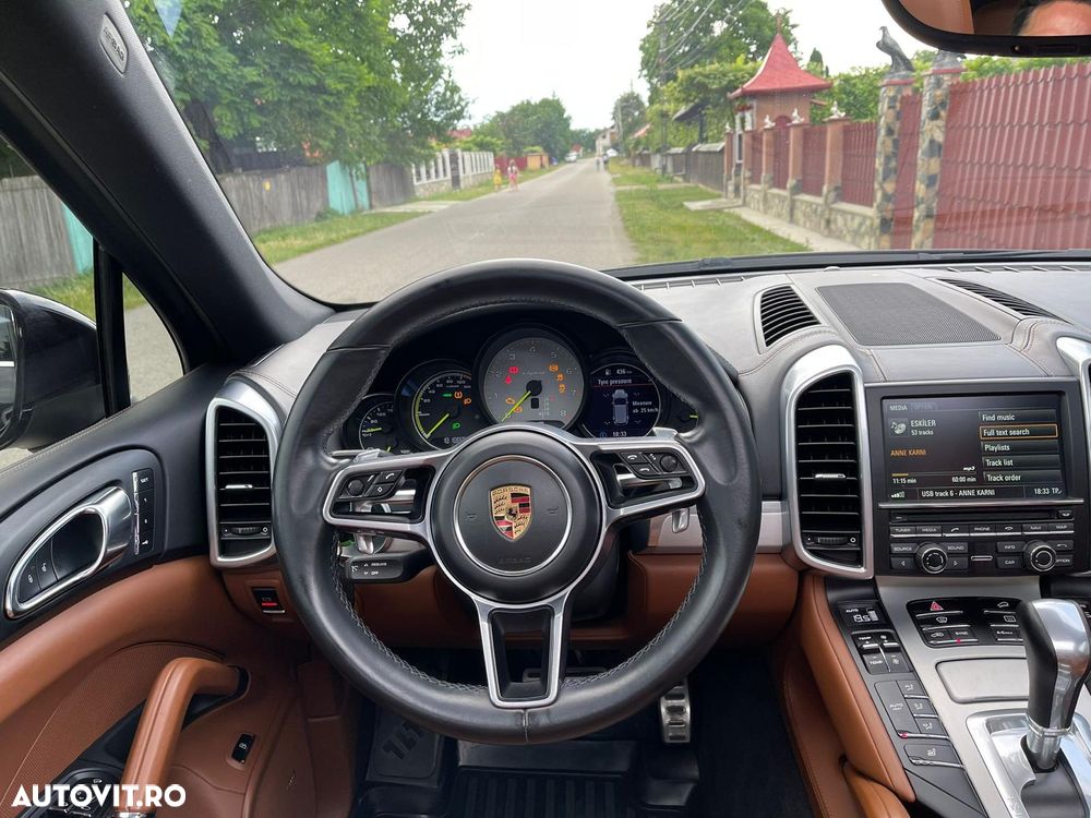 Porsche Cayenne Tiptronic S - 12