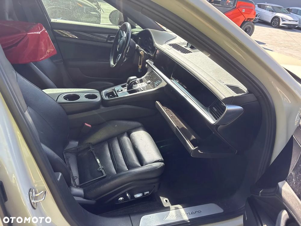 Porsche Panamera - 14