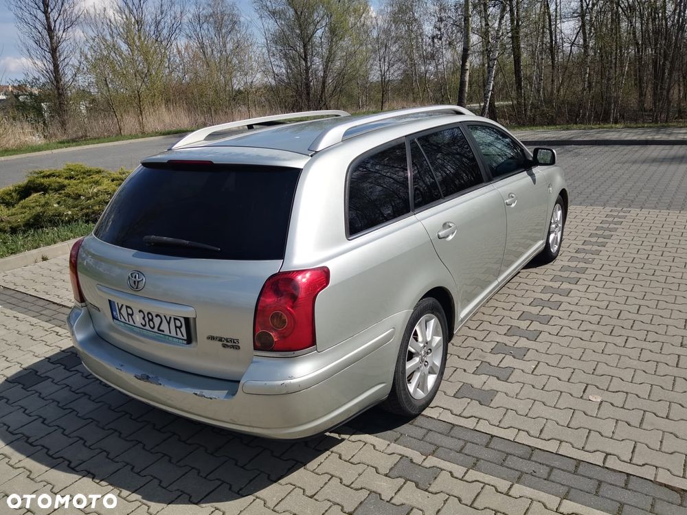 Toyota Avensis - 18