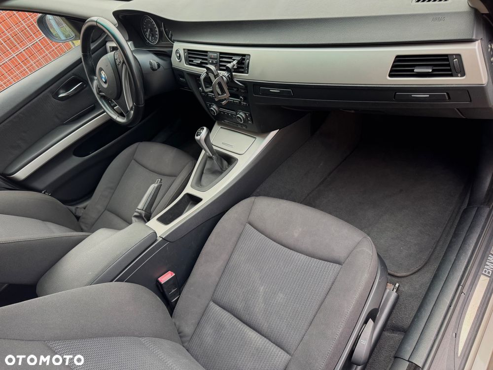 BMW Seria 3 318i - 8