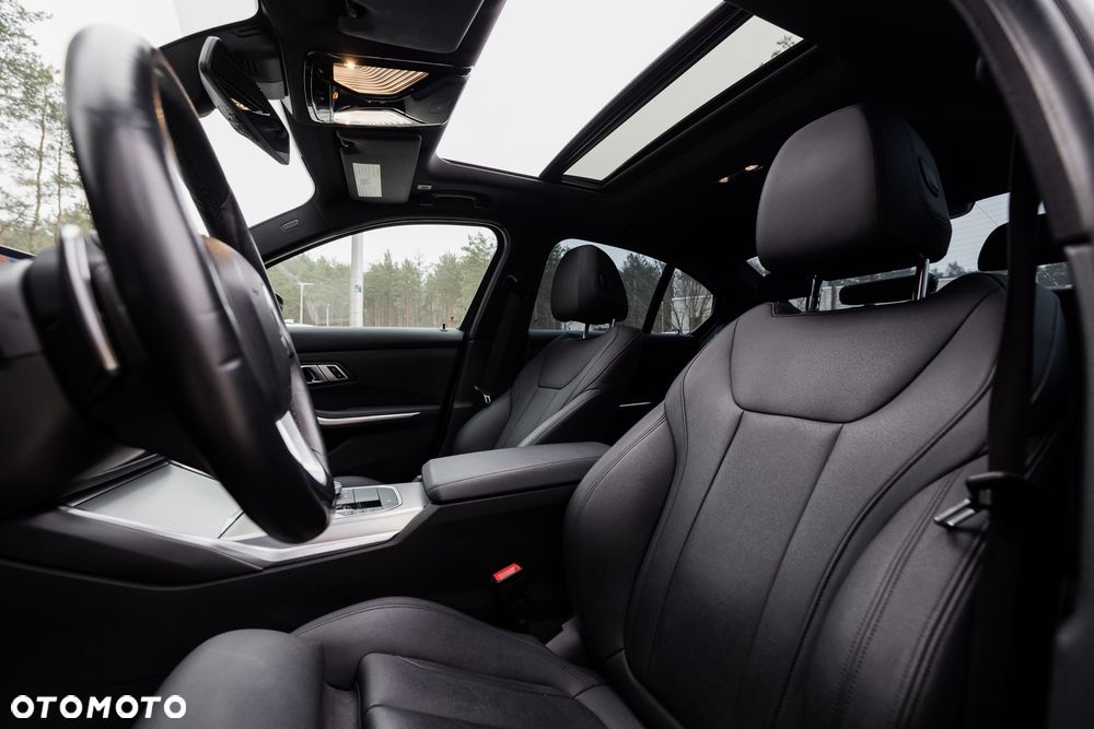 BMW Seria 3 330i Sport Line - 12