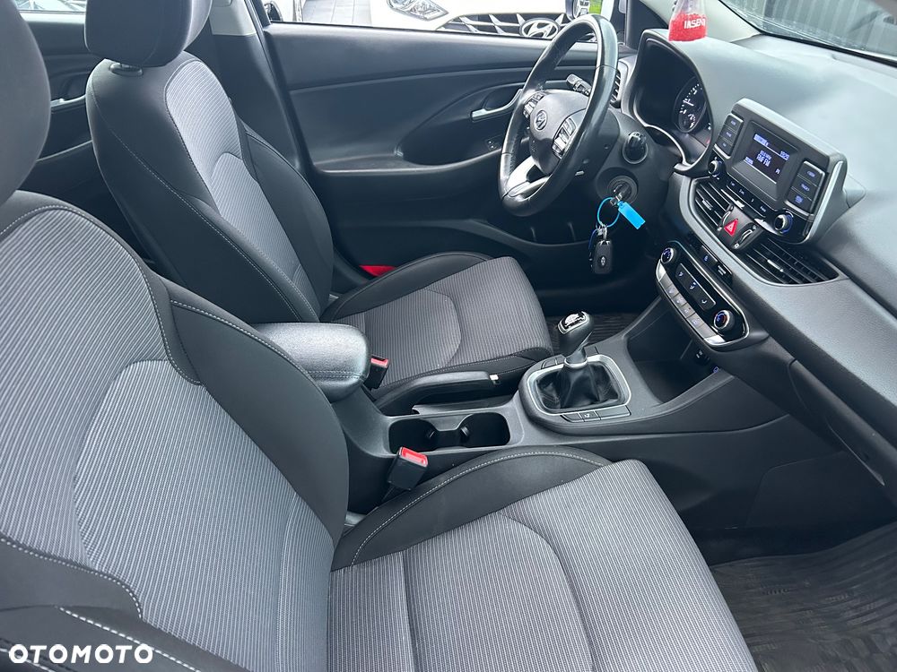 Hyundai i30 1.5 DPI Classic + - 19