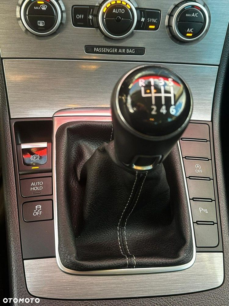 Volkswagen Passat 2.0 TDI DPF Highline - 27