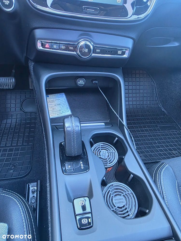 Volvo XC 40 D3 SCR Momentum - 24