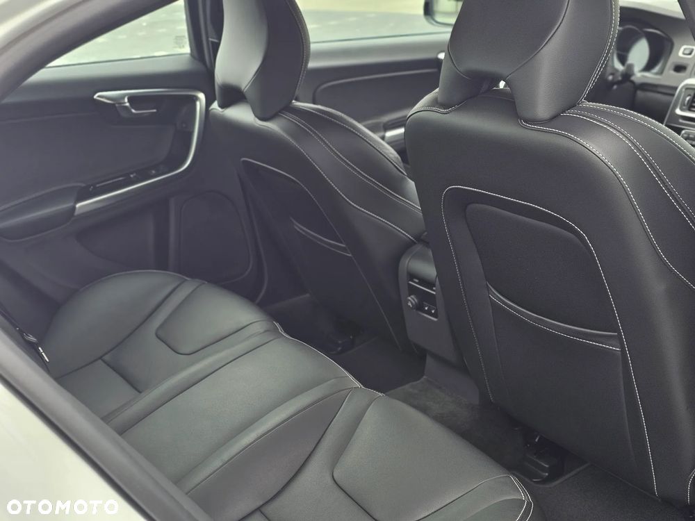 Volvo S60 T3 Drive-E Momentum - 11